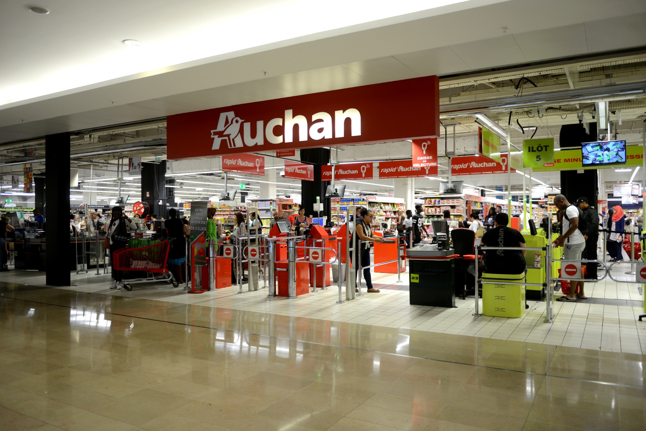 Auchan компании франции