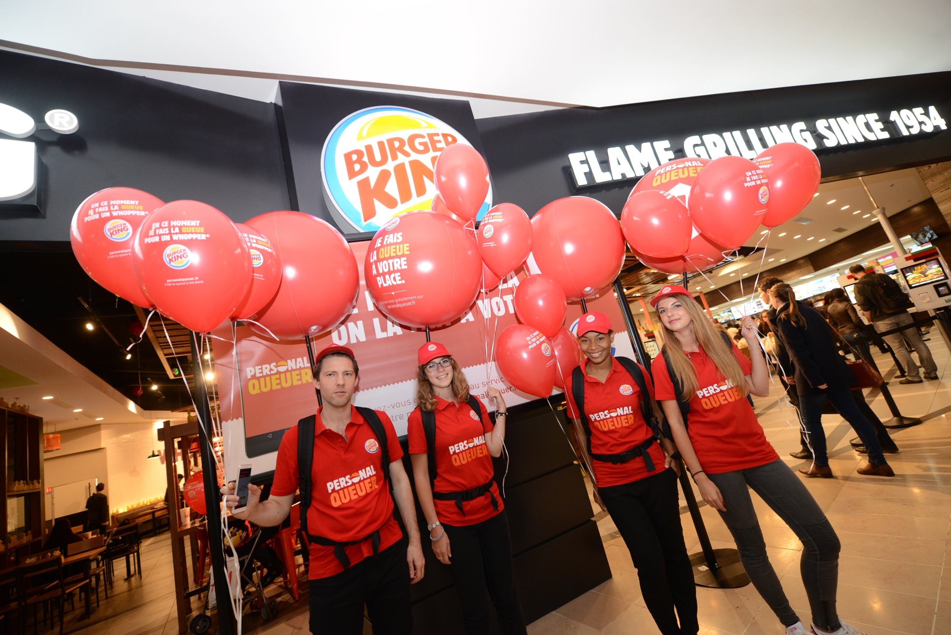 Les « Personal Queuer » au Burger KIng de La Défense - Defense-92.fr