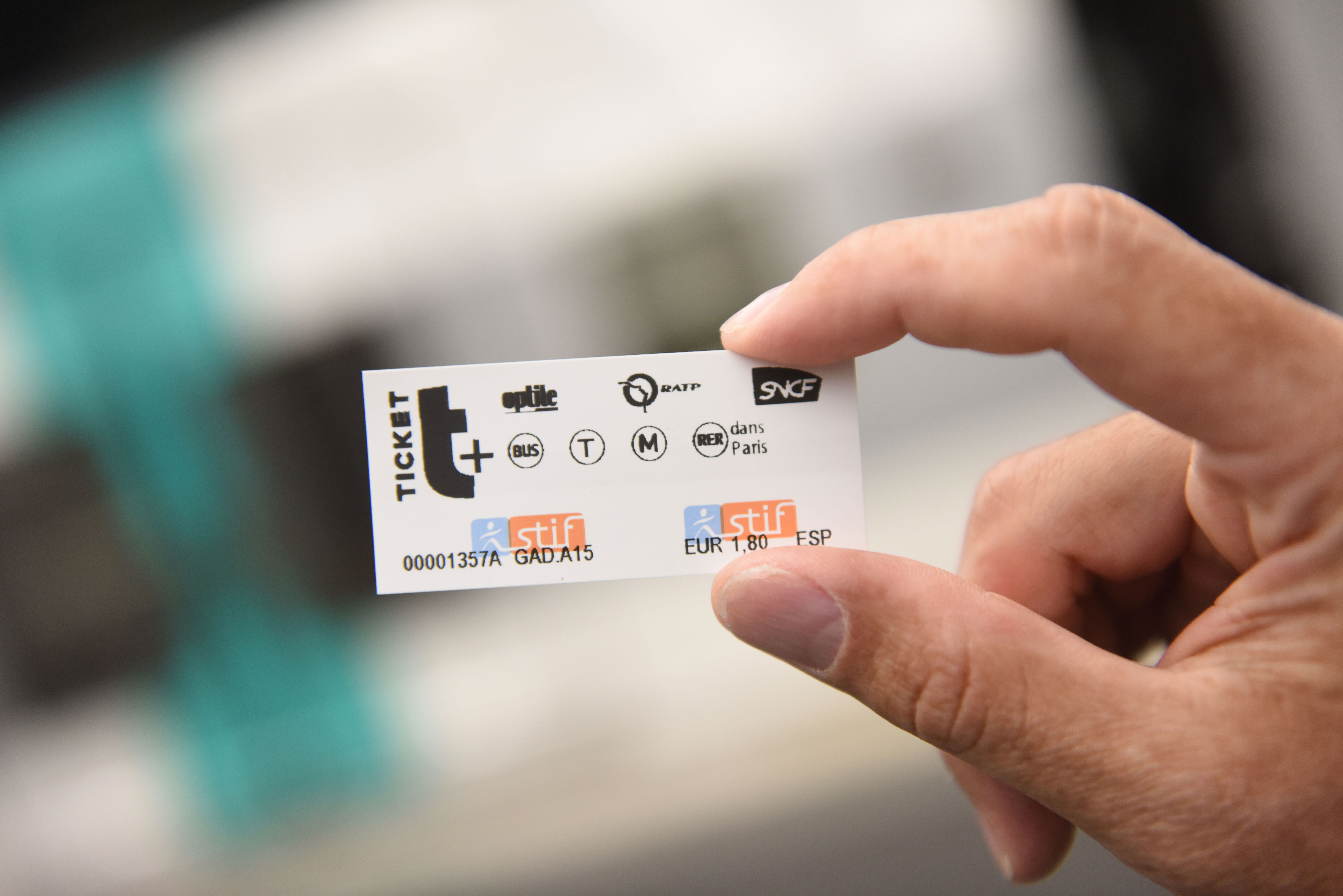 Chatte ticket de metro