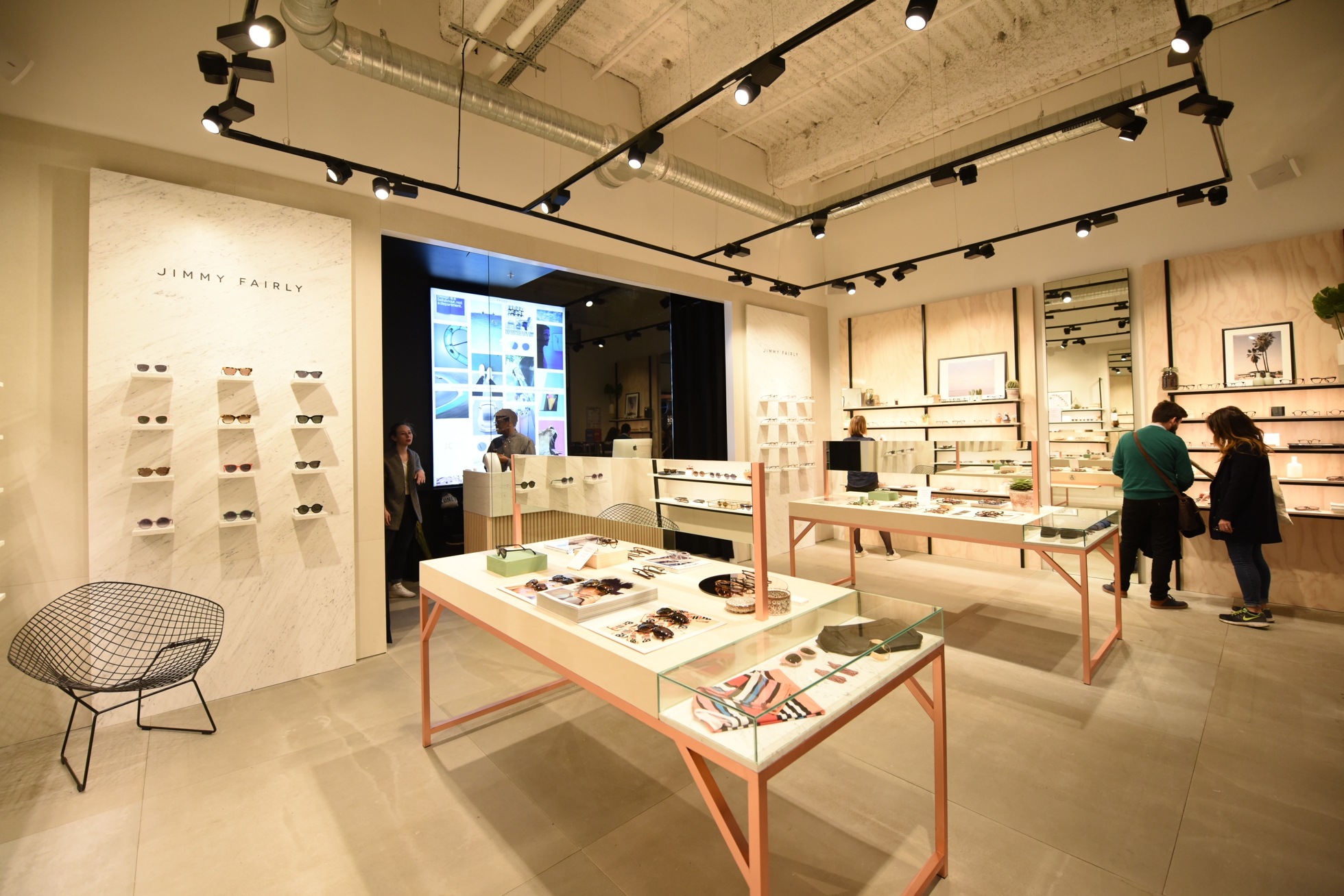 Jimmy Fairly ouvre sa boutique de lunettes branchees aux 4 Temps Defense 92