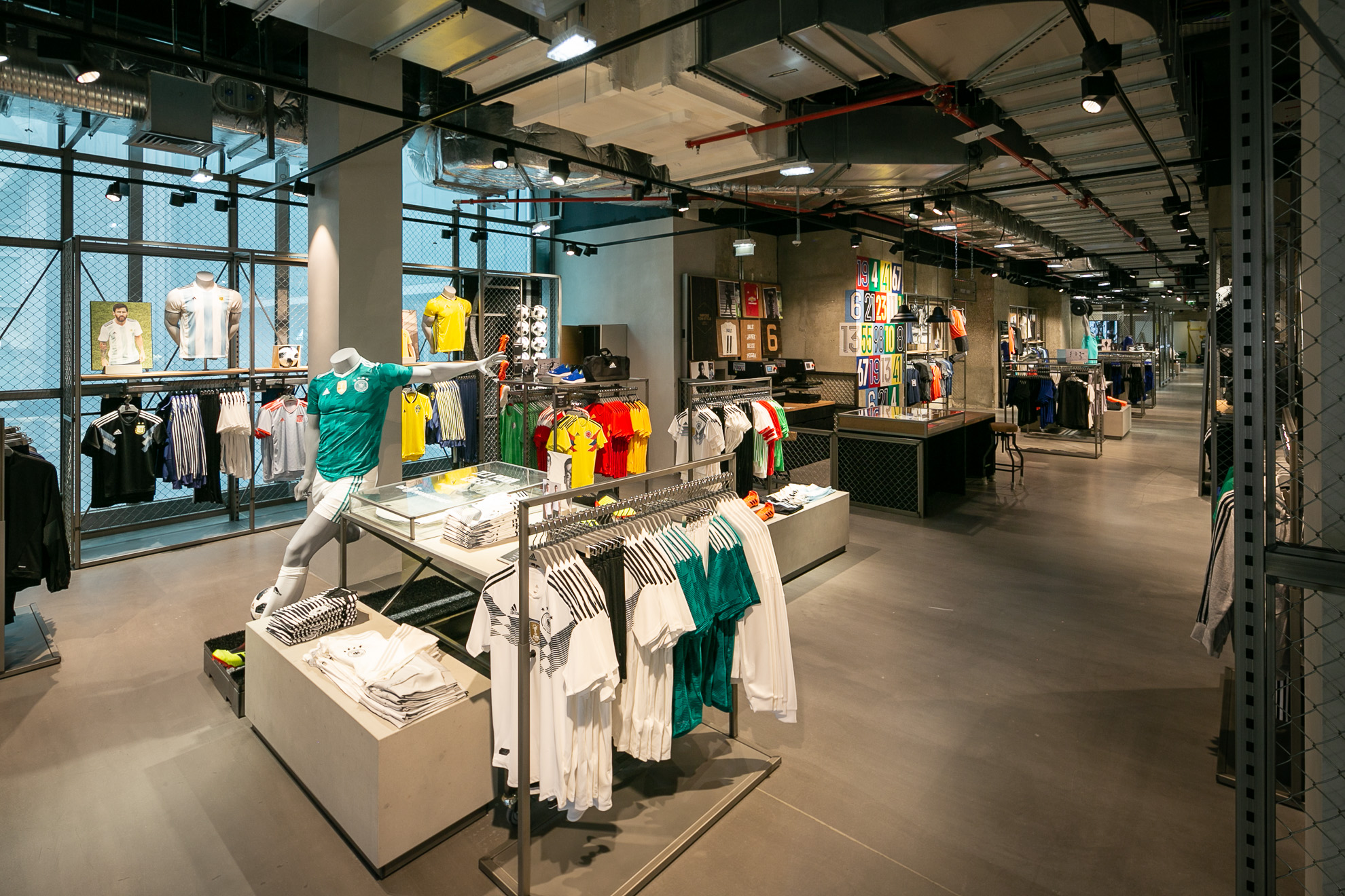 Aux 4 Temps, Adidas ouvre son nouveau temple dédié au sport - Defense-92.fr