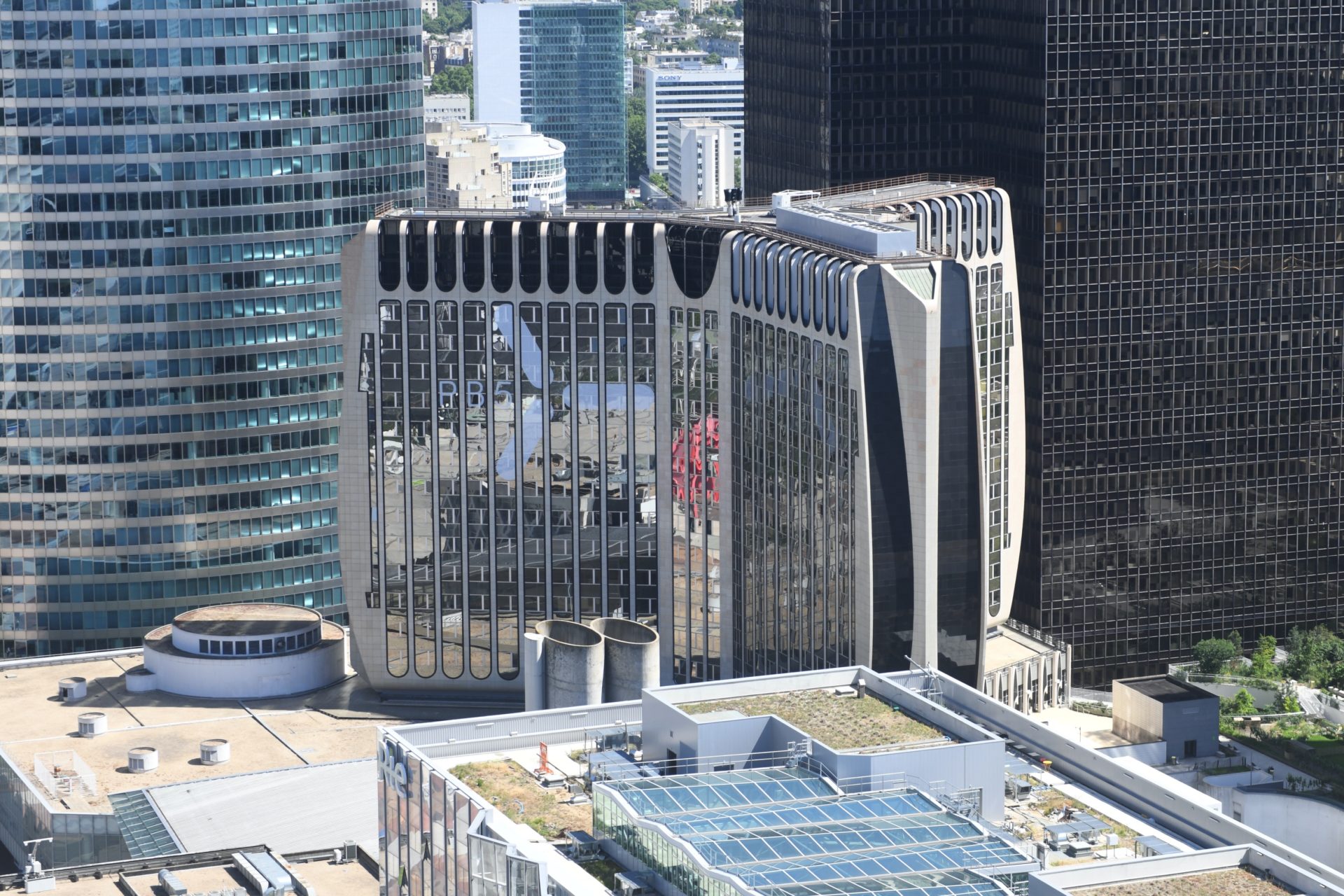 PB5, CB16, MH7, CBX : pourquoi les immeubles de La Défense portent-ils ...