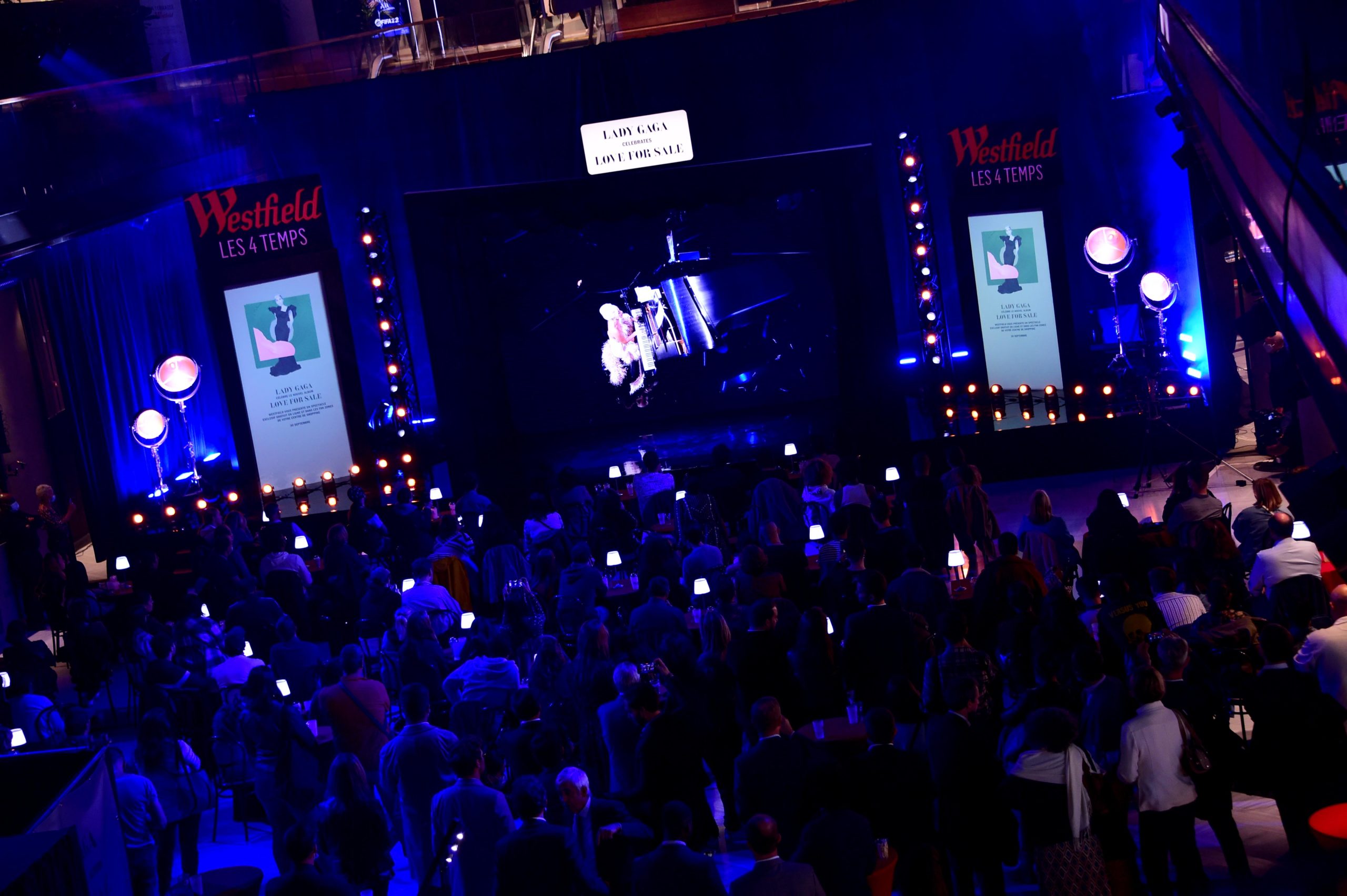 Lady Gaga donne un concert (virtuel) au Westfield Les 4 Temps Defense