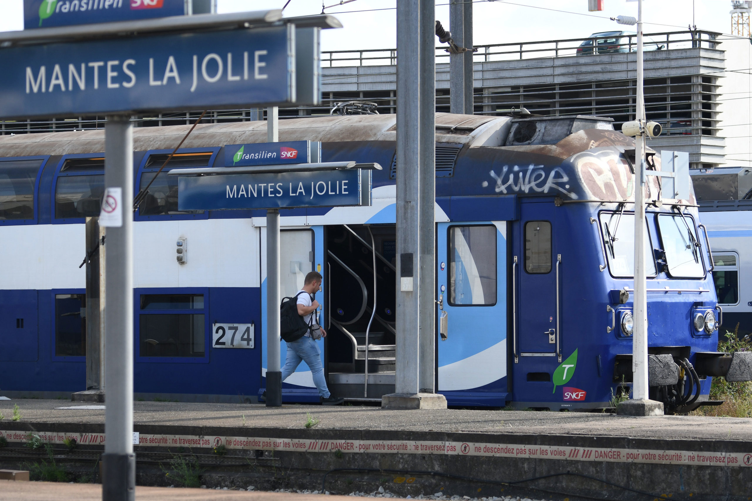 Le RER E vers l’Ouest est de nouveau à la traîne - Defense-92.fr 