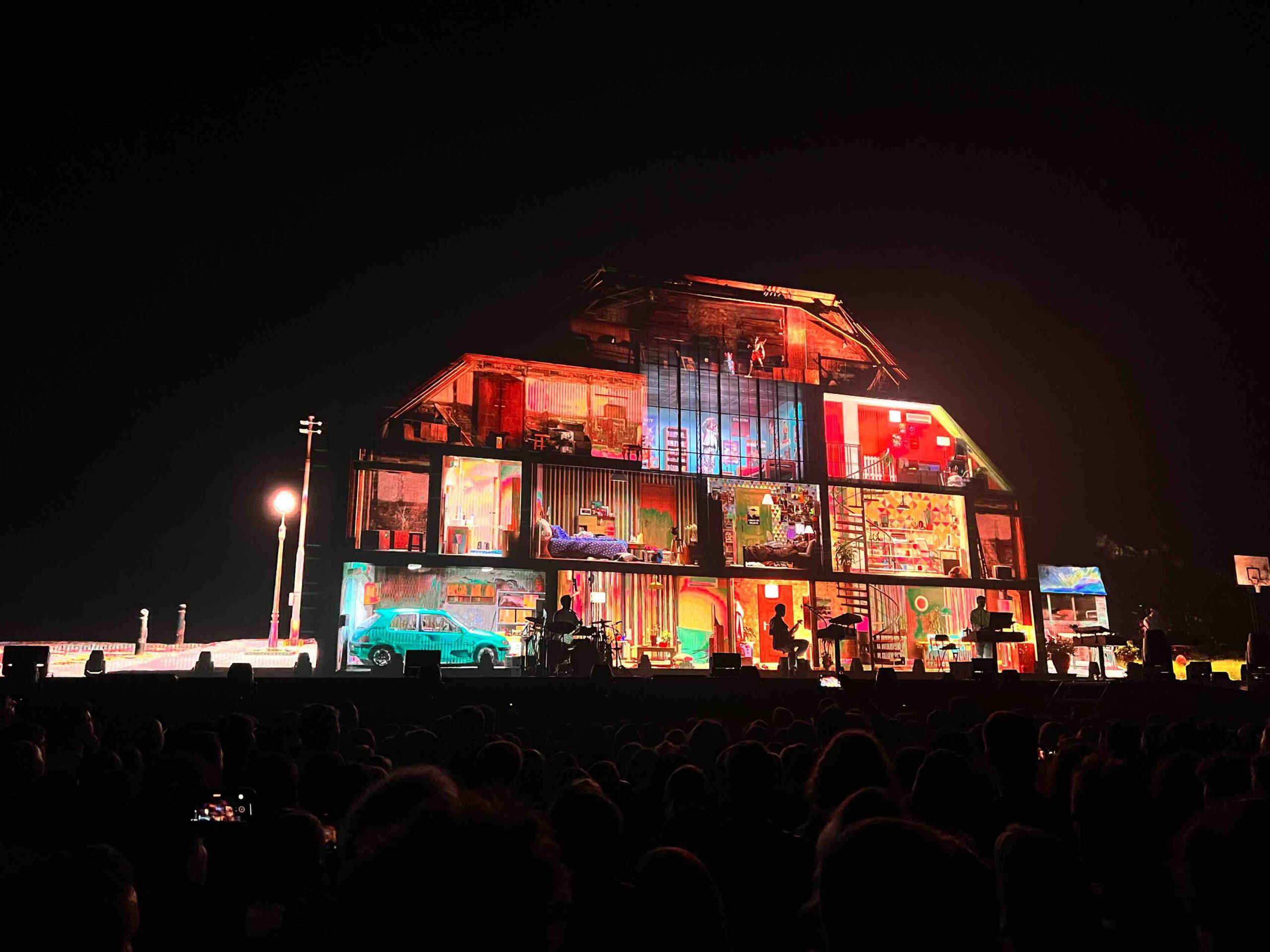 Orelsan offre un concert magistral à la Paris La Défense Arena