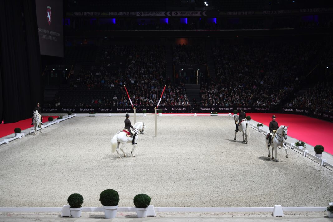 L’École Espagnole d'Équitation de Vienne fait son show à la Paris La ...