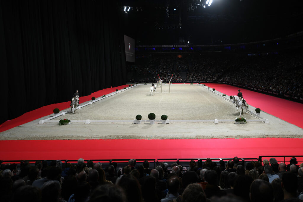 L’École Espagnole d'Équitation de Vienne fait son show à la Paris La Défense Arena Defense92.fr L’École Espagnole d'Équitation de Vienne fait son show à la Paris La Défense Arena Defense92.fr