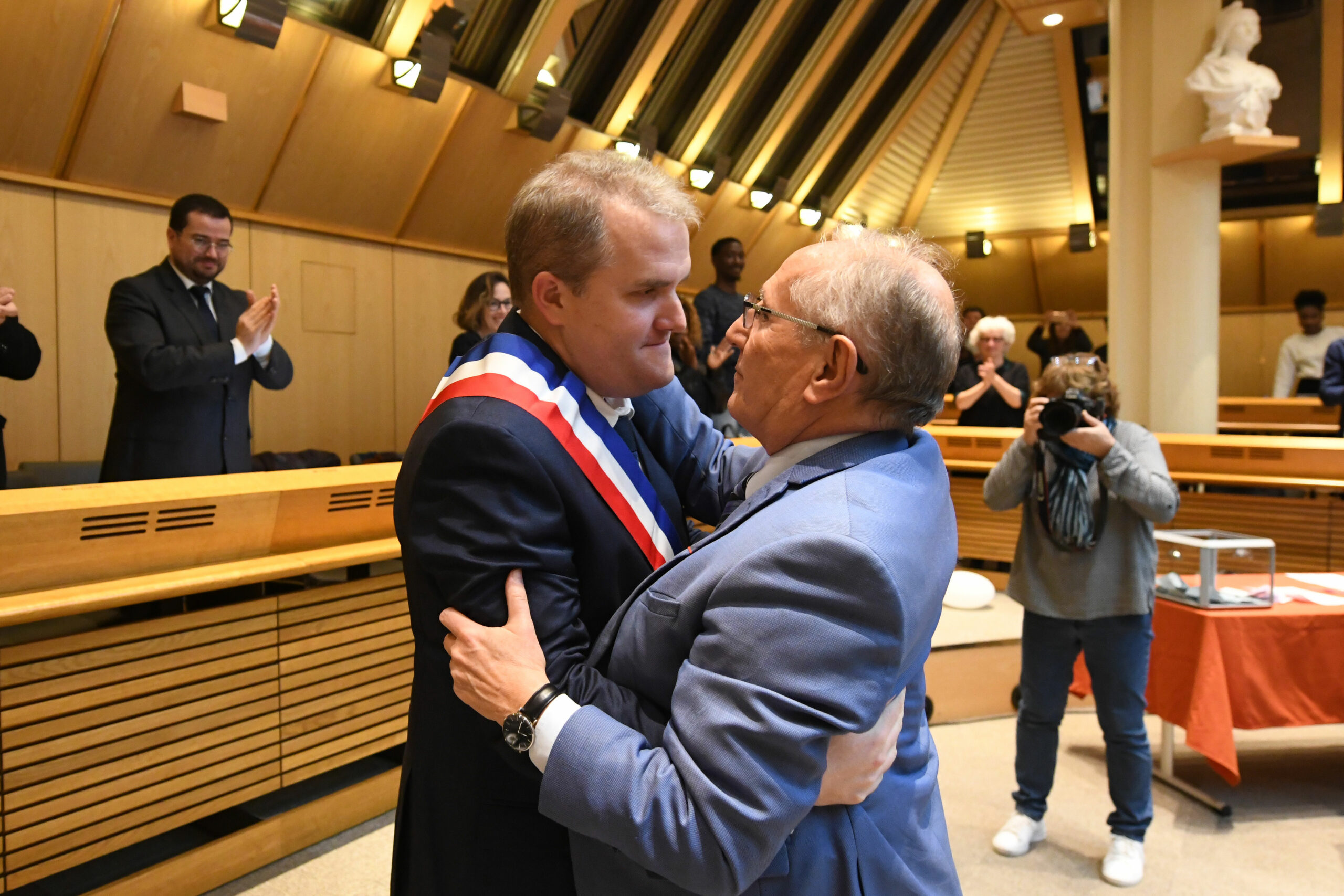 Patrick Jarry remet les clefs de Nanterre à Raphaël Adam - Defense-92.fr