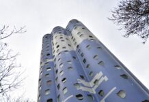 Les habitants de cette tour de la cité Aillaud réclament que le chauffage collectif soit allumé