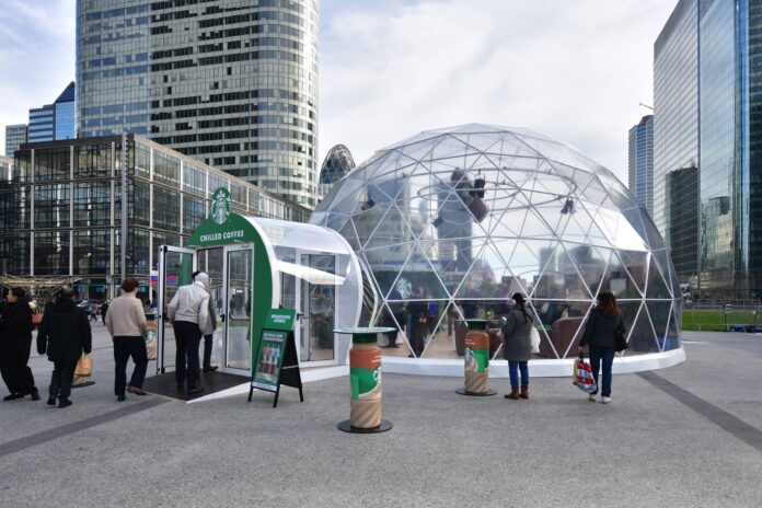 Starbucks s’est installée pour deux jours sur la place de La Défense - Defense-92.fr