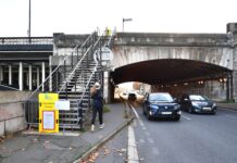 Courbevoie ferme son escalier du pont de Neuilly