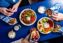 Gallika, ses bols et pitas à la grecque va croquer La Défense à pleines dents