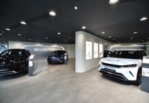 Sponsor du Racing 92, BYD s’offre une concession flambant neuve à la Paris La Défense Arena