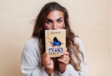 Nina Cataldo en dédicace au Cultura de La Défense