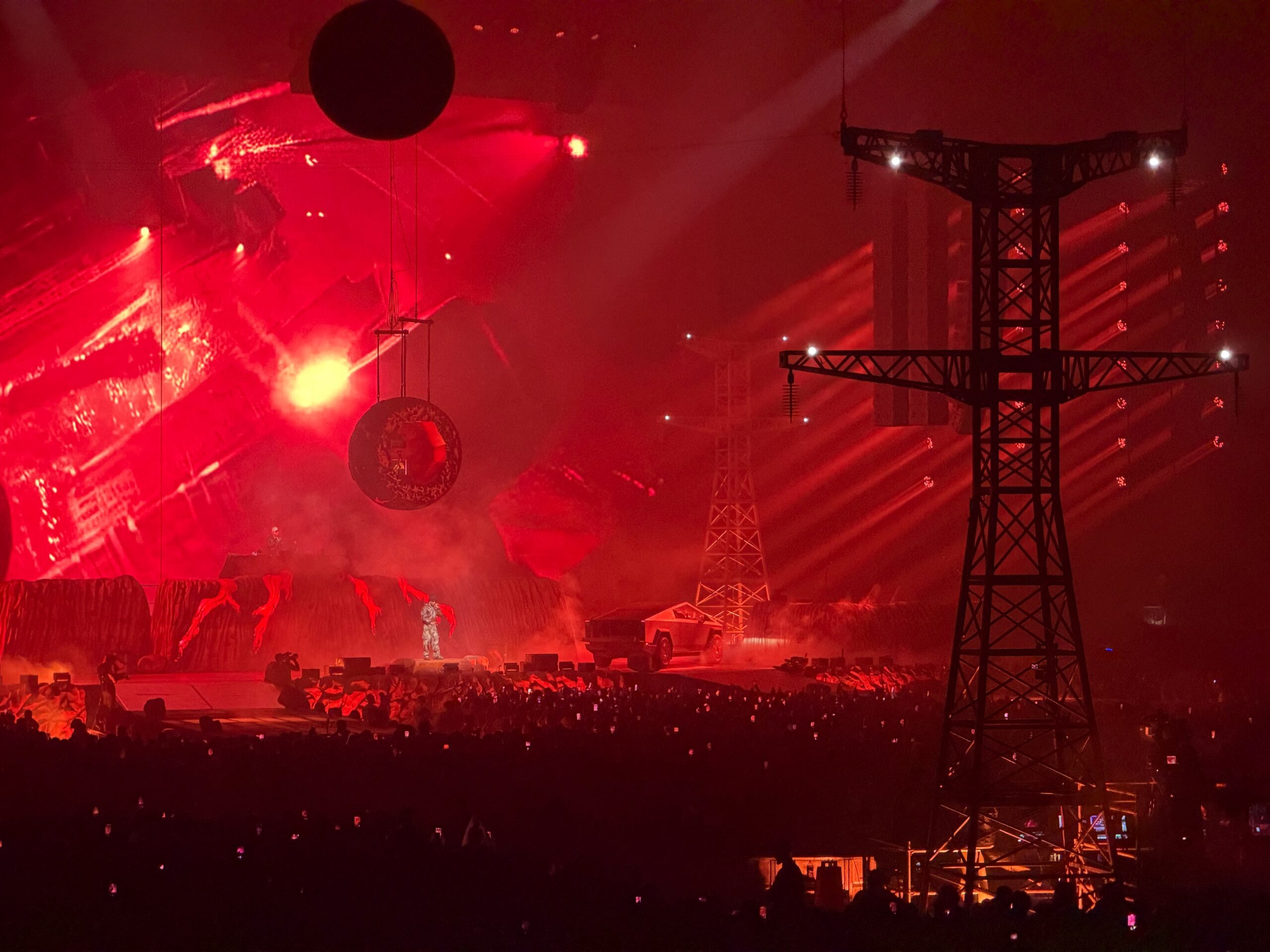 Josman puts on his show at Paris La Défense Arena