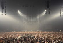 Bruce Dickinson d’Iron Maiden n’a pas digéré la coupure d’électricité durant son concert à la Paris La Défense Arena