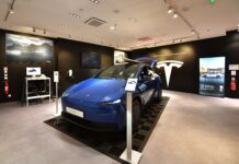 Tesla s’installe au Westfield Les 4 Temps avec un pop-up store éphémère