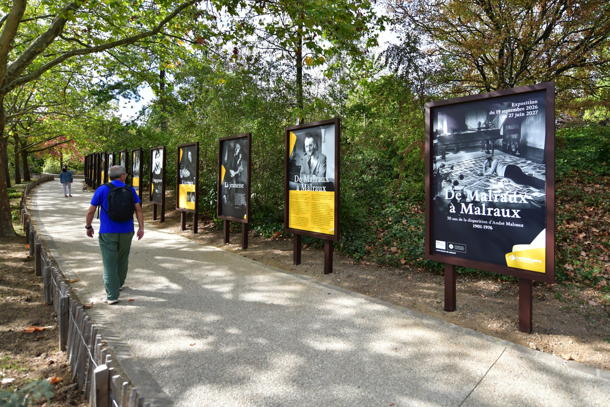 Une exposition en plein air rend hommage au parcours d’André Malraux dans le parc qui porte son nom