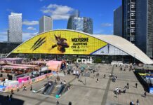 Le nouveau jeu Marvel’s Wolverine s’affiche en géant sur le Westfield Cnit