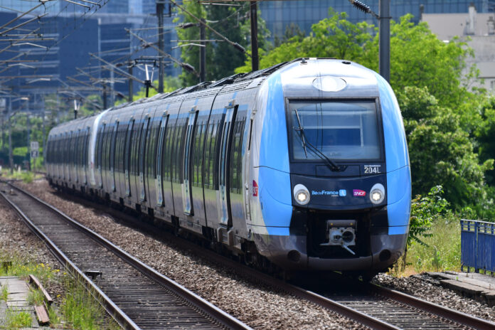Les rames Francilien circulant sur six lignes du réseau Transilien bénéficieront d’un programme de rénovation entre 2026 et 2043 - Defense-92.fr